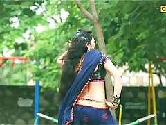 INDIAN SLUT EXPOSING NAVEL AND HIP WHILE DANCING 3